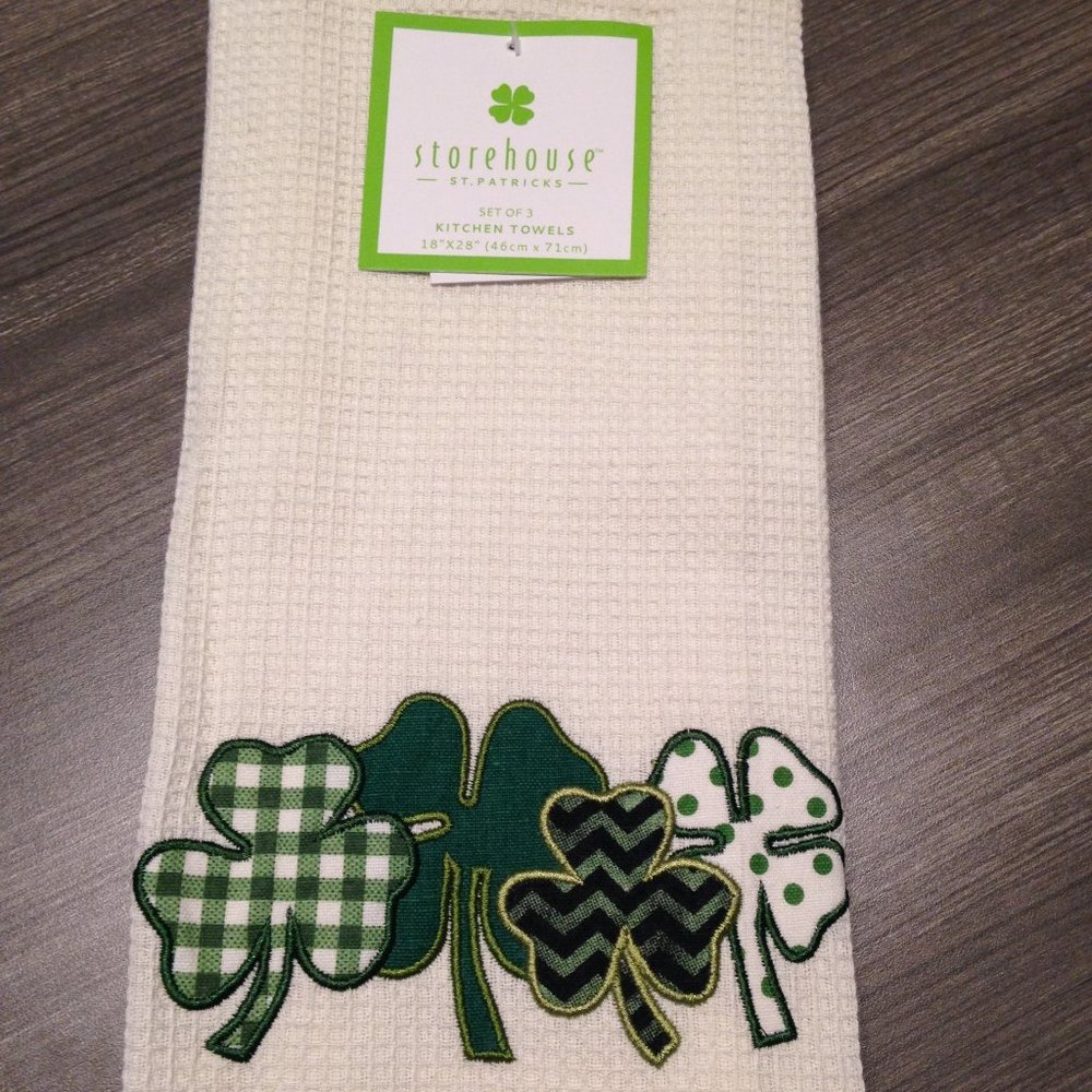 New! NWT St. Patrick's Day motif Kitchen Towel Set of 3. Shamrocks.
